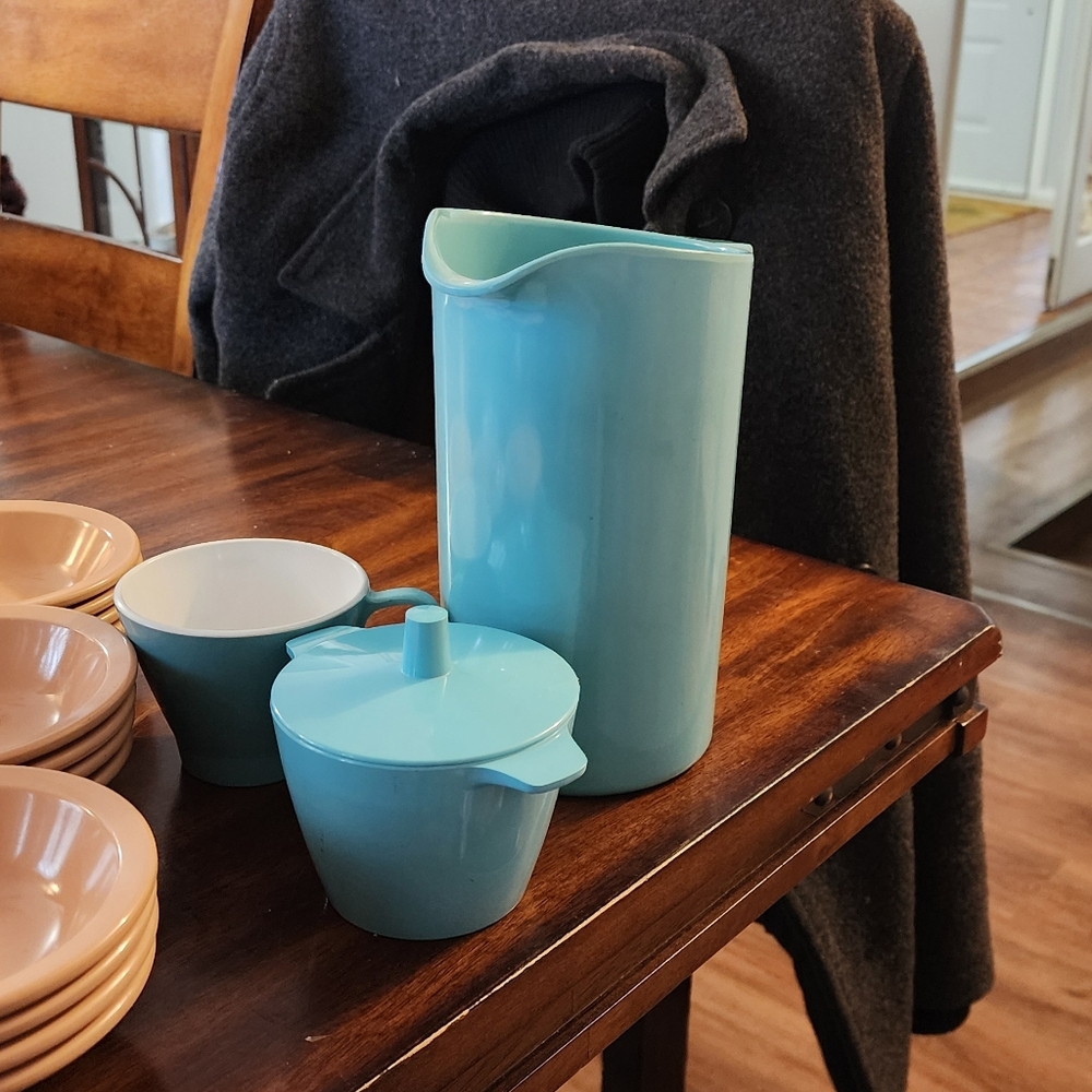 Melmac Dining collection 16 pieces